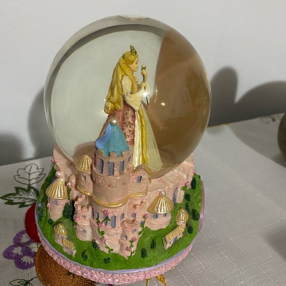 Repunzel musical snow globe “La Primavera” vintage - Picture 3 of 9